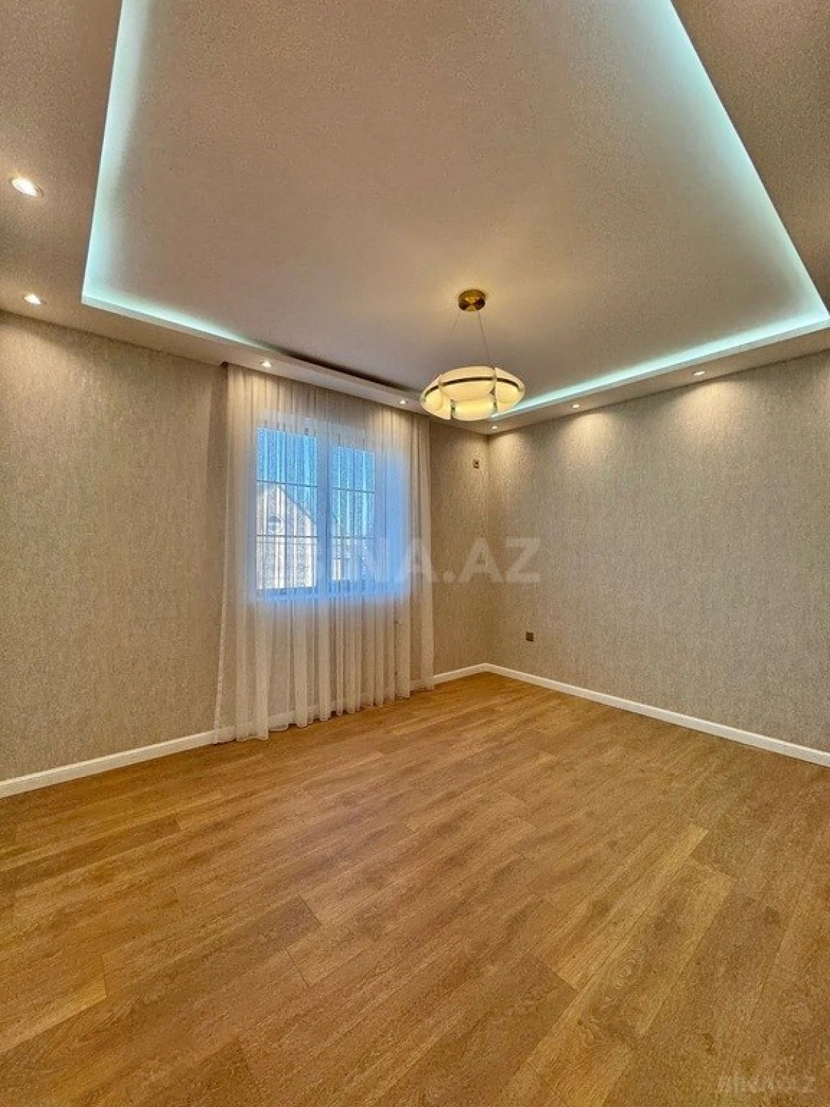 Satılır 6 otaqlı həyət evi 215 m²