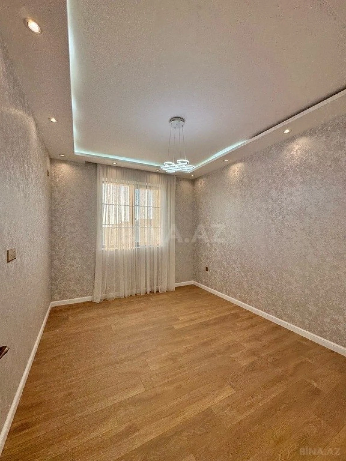 Satılır 6 otaqlı həyət evi 215 m²
