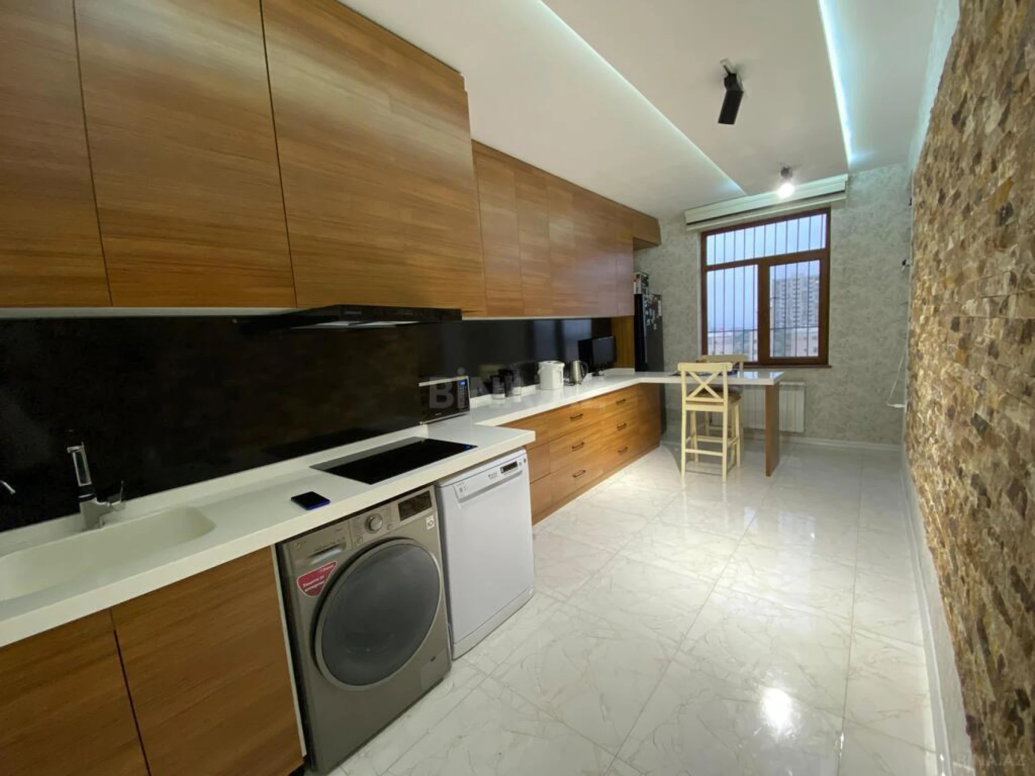 Satılır 2 otaqlı mənzil 90 m²