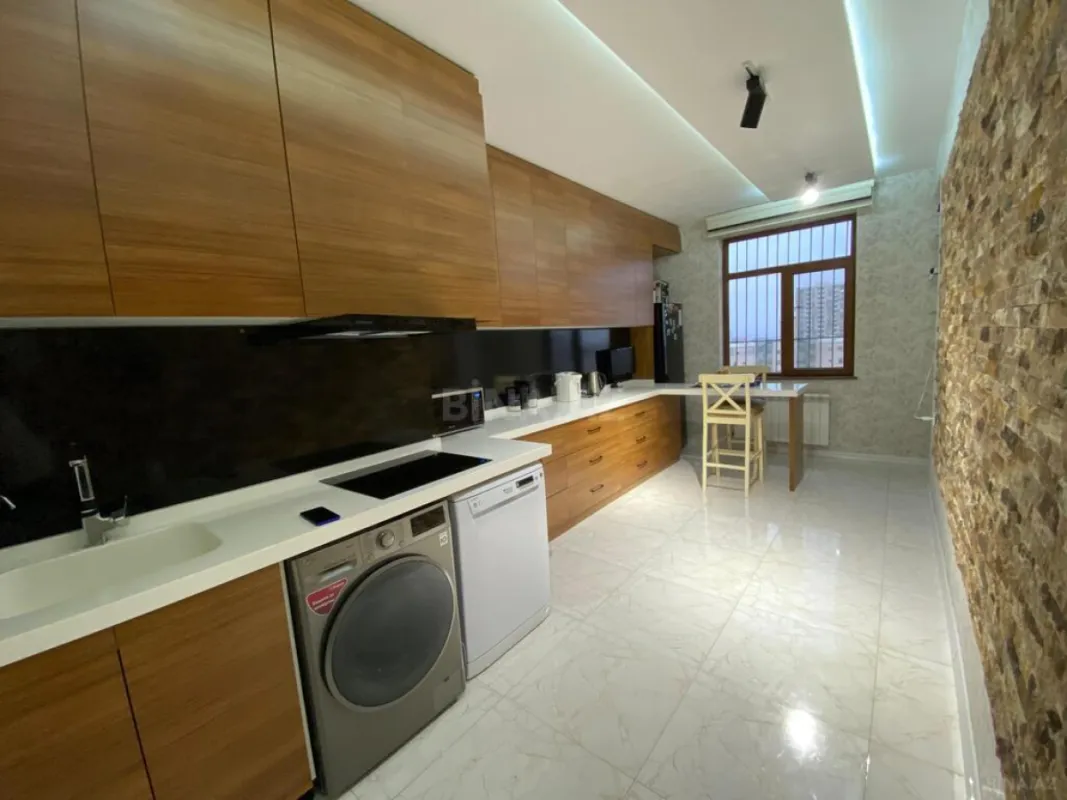 Satılır 2 otaqlı mənzil 90 m²