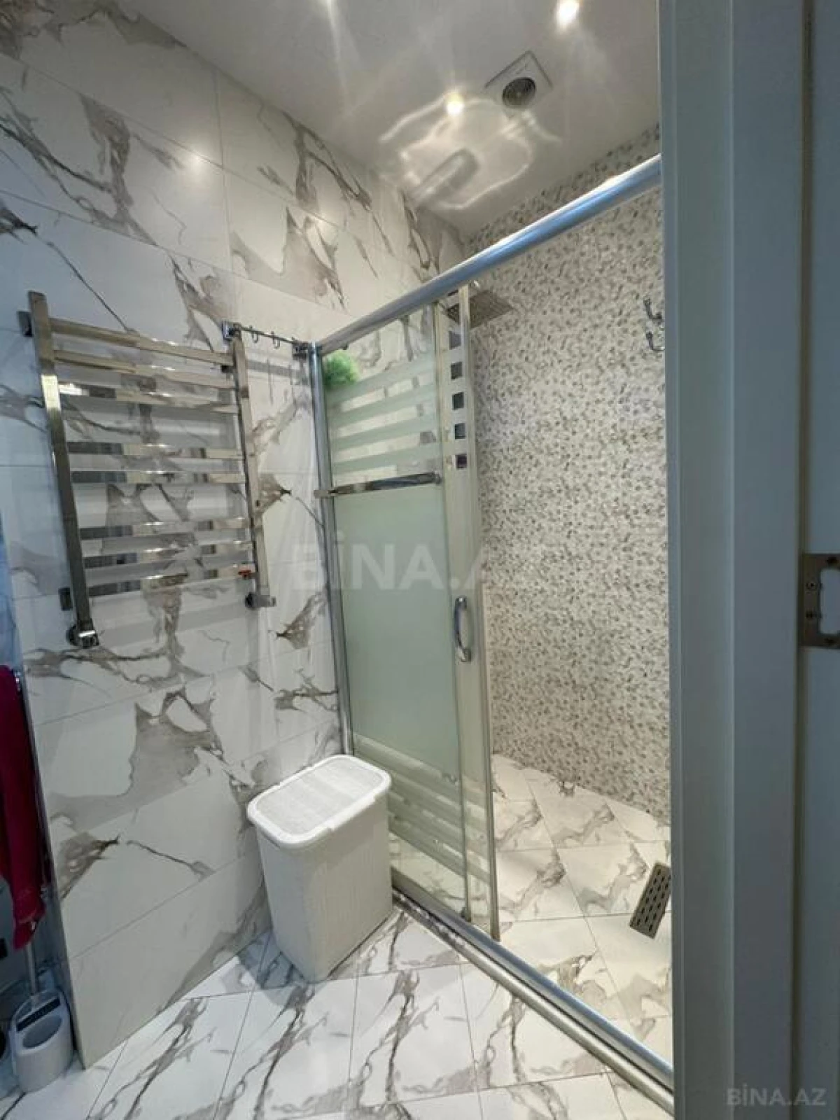 Satılır 3 otaqlı mənzil 135 m²