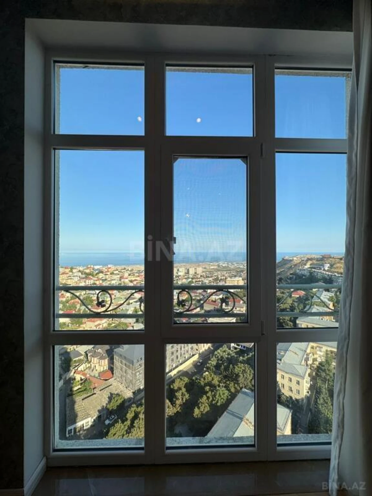 Satılır 3 otaqlı mənzil 135 m²