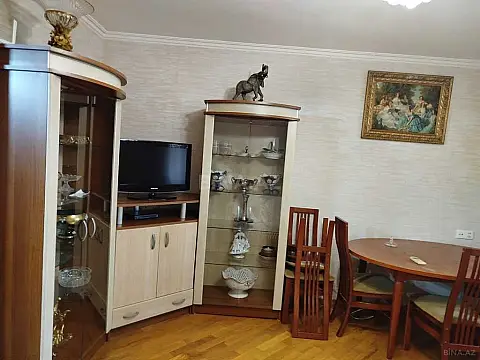 Kirayə verilir 2 otaqlı mənzil 60 m²
