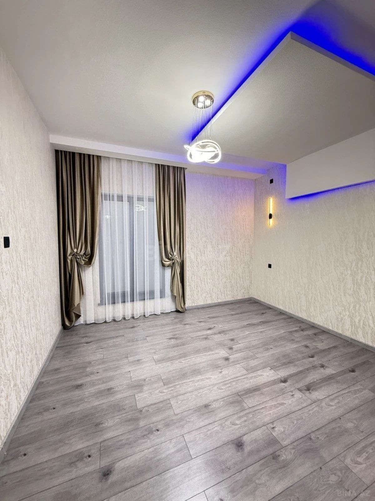 Satılır 4 otaqlı həyət evi 160 m²