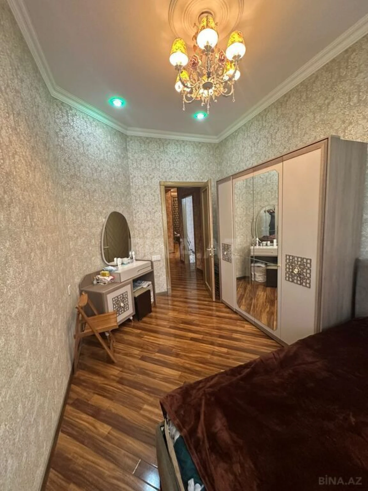 Satılır 3 otaqlı mənzil 130 m²
