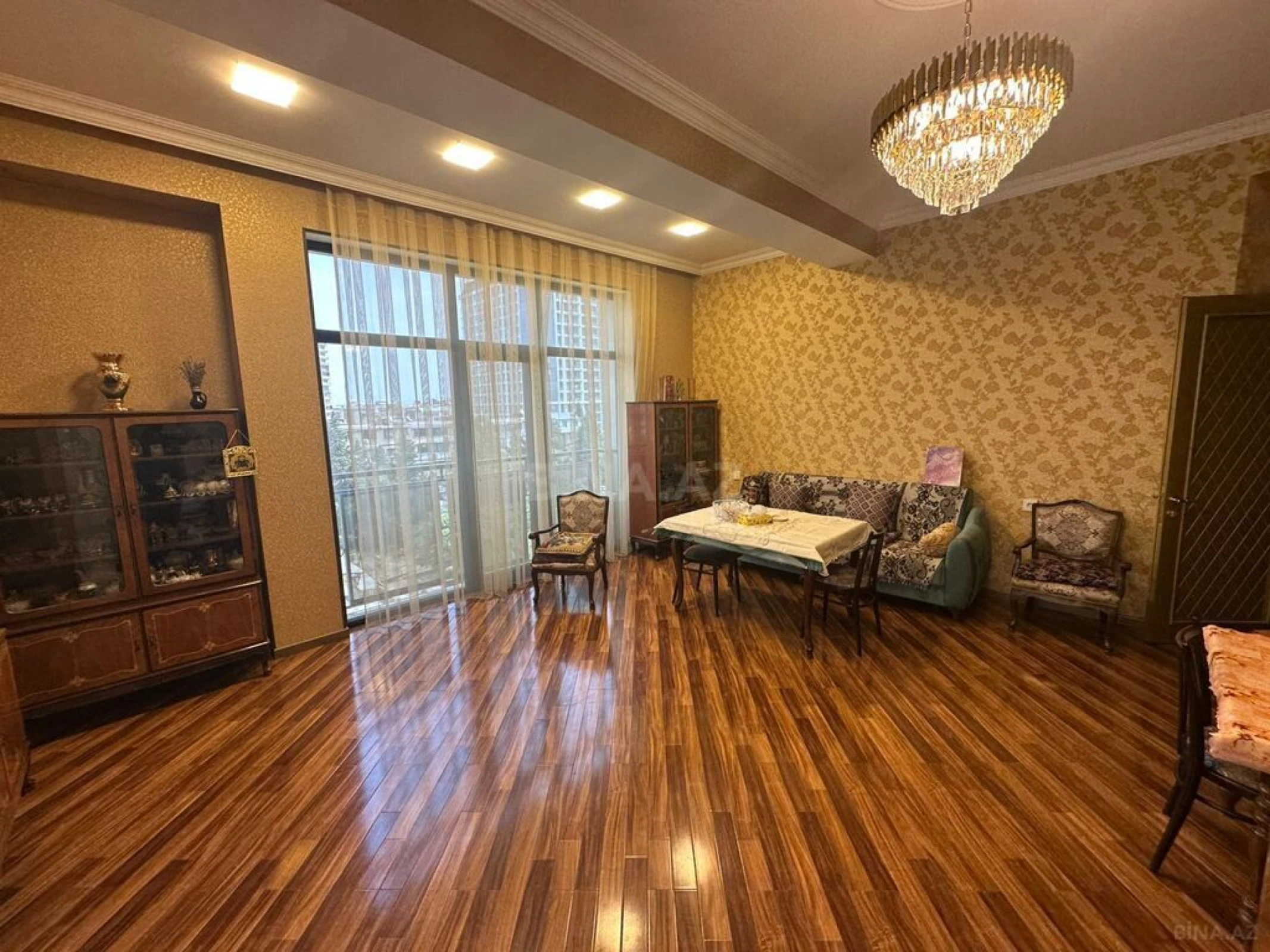 Satılır 3 otaqlı mənzil 130 m²
