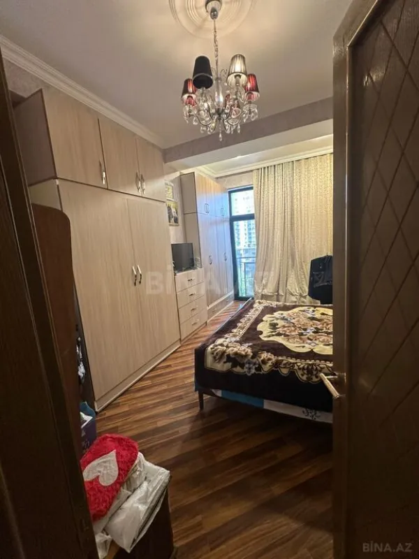 Satılır 3 otaqlı mənzil 130 m²