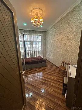 Satılır 3 otaqlı mənzil 130 m²