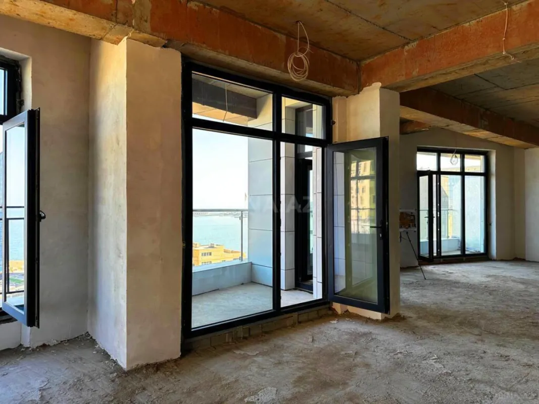 Satılır 4 otaqlı mənzil 185 m²