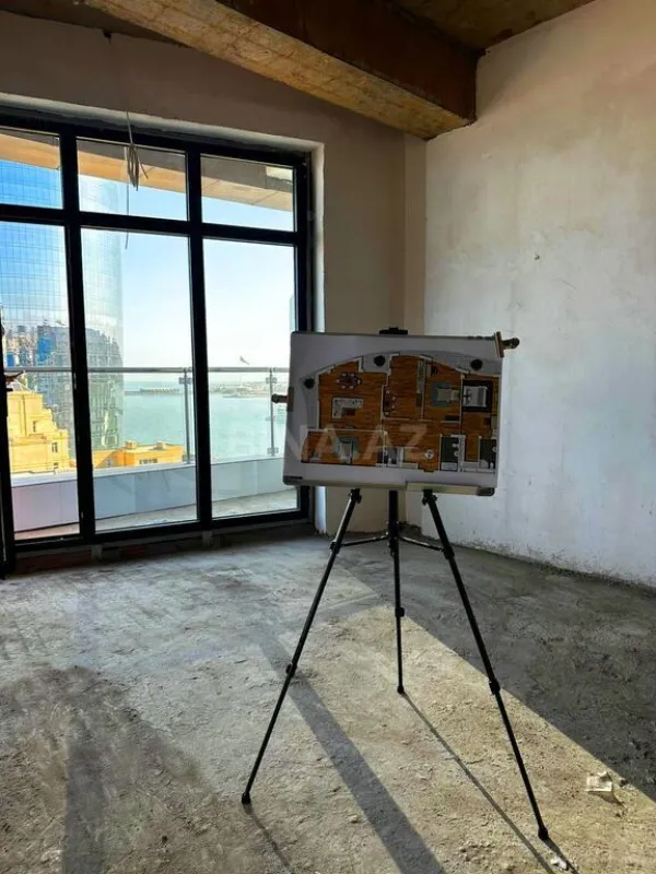 Satılır 4 otaqlı mənzil 185 m²