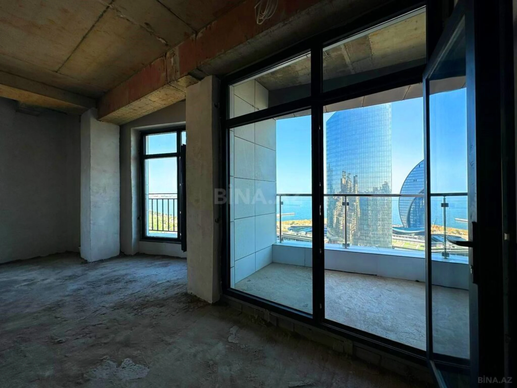 Satılır 4 otaqlı mənzil 185 m²