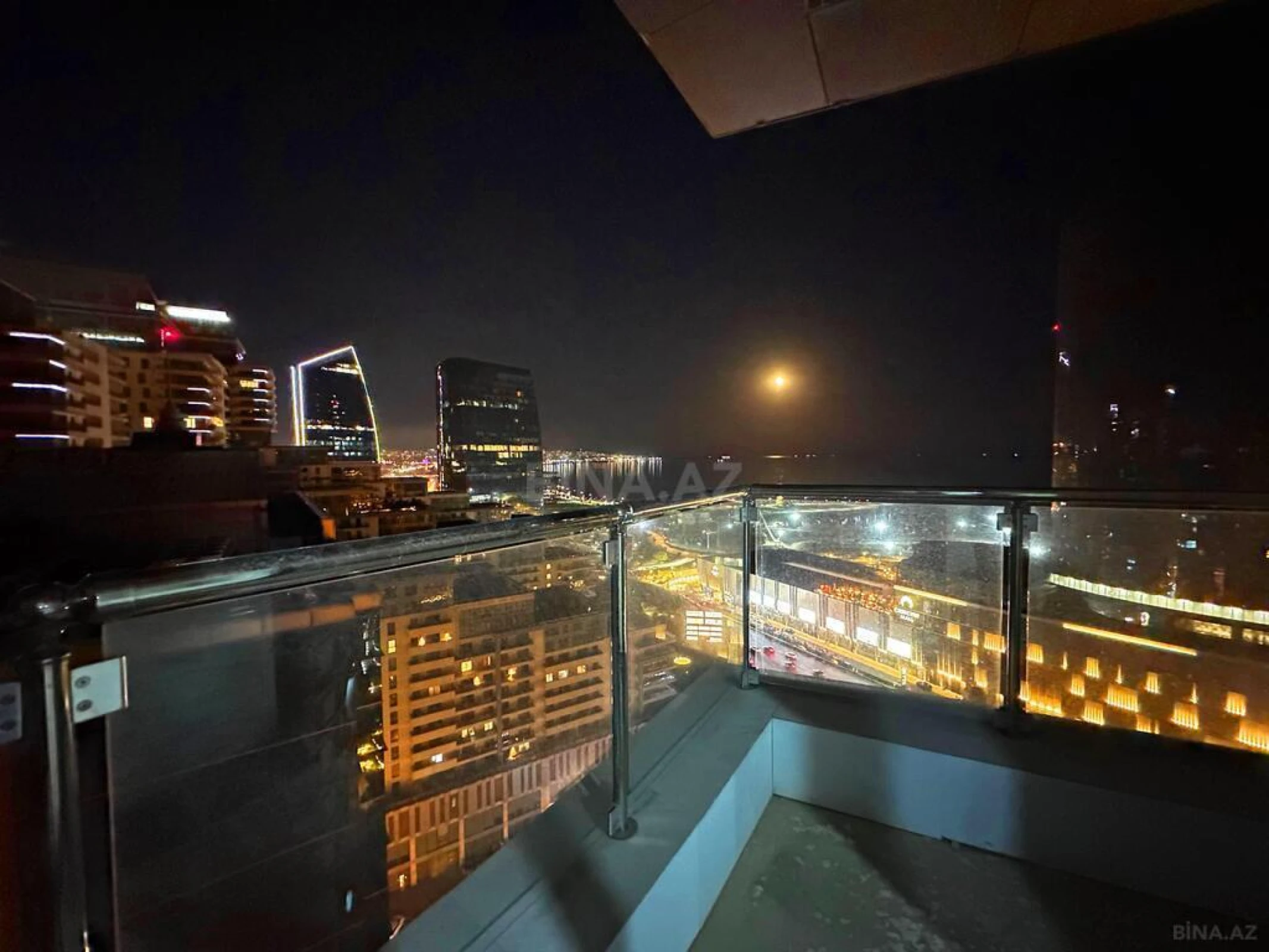 Satılır 4 otaqlı mənzil 185 m²