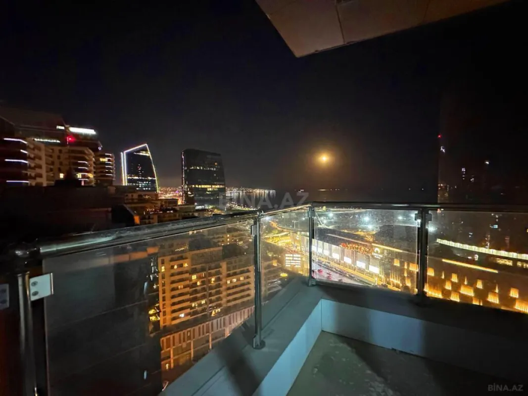 Satılır 4 otaqlı mənzil 185 m²