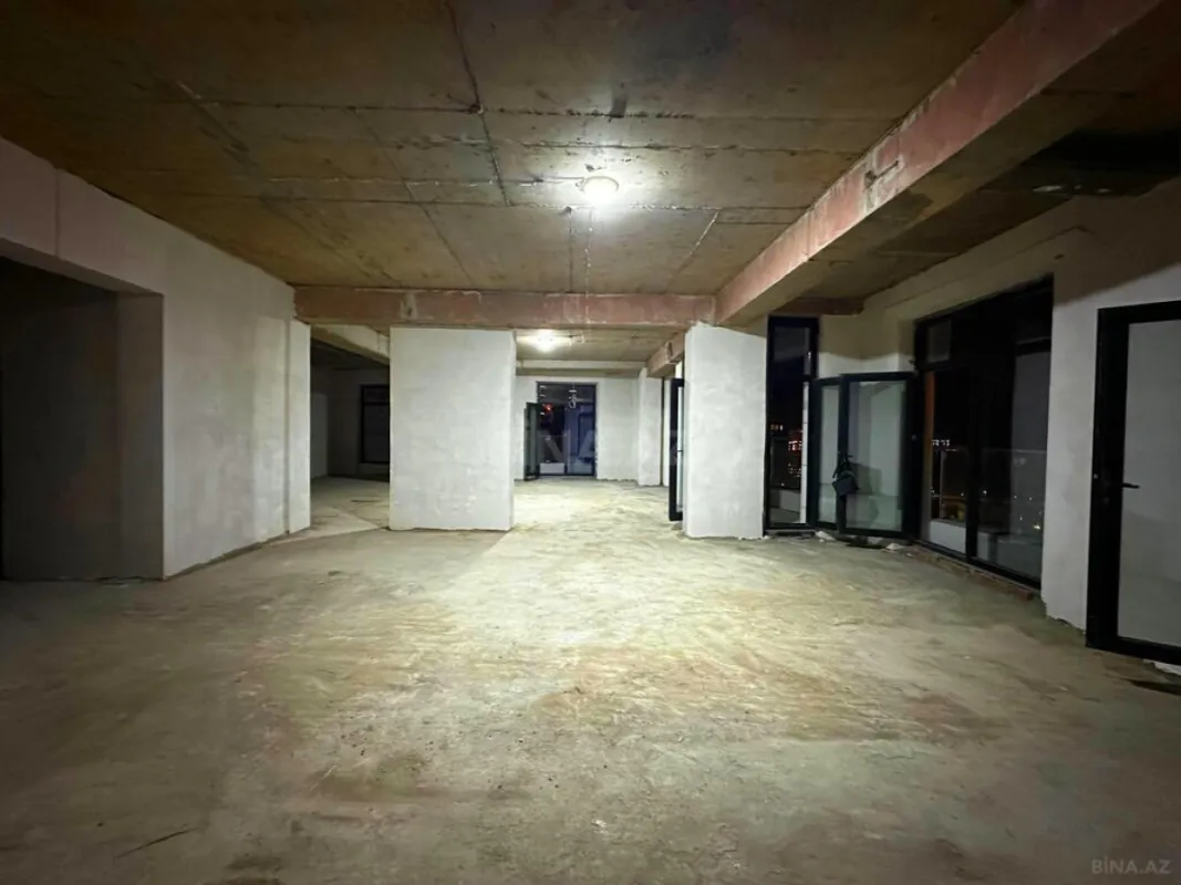 Satılır 4 otaqlı mənzil 185 m²