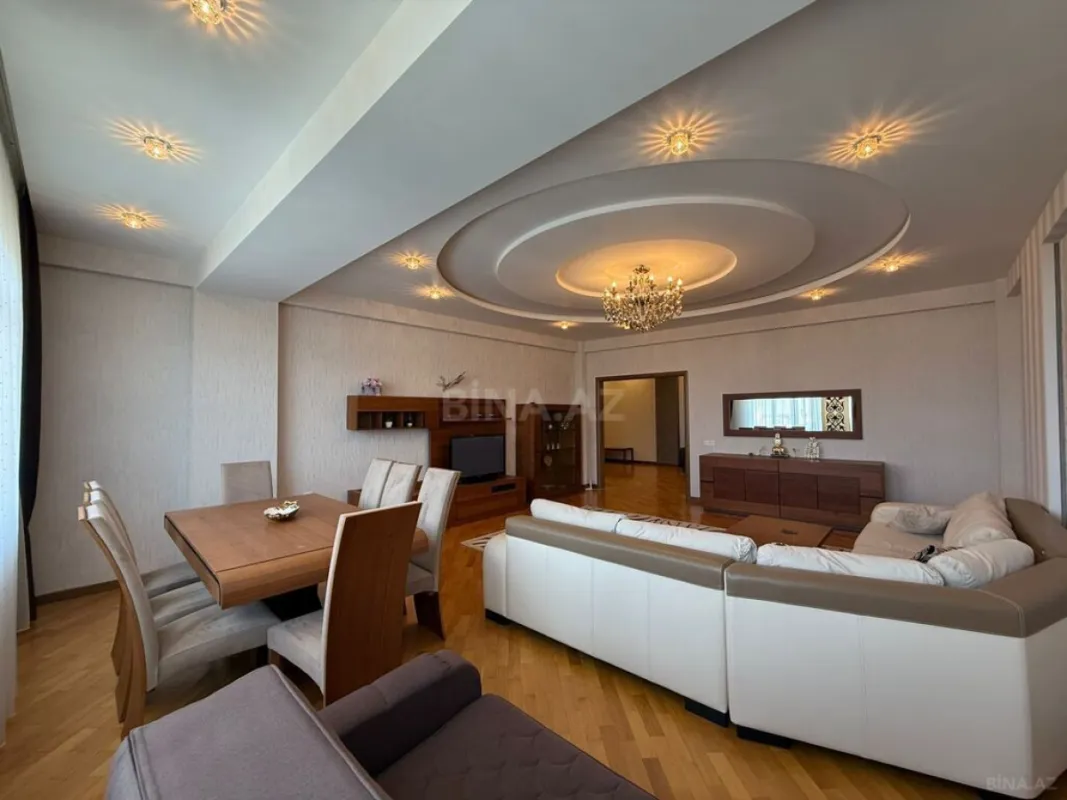 Satılır 3 otaqlı mənzil 160 m²