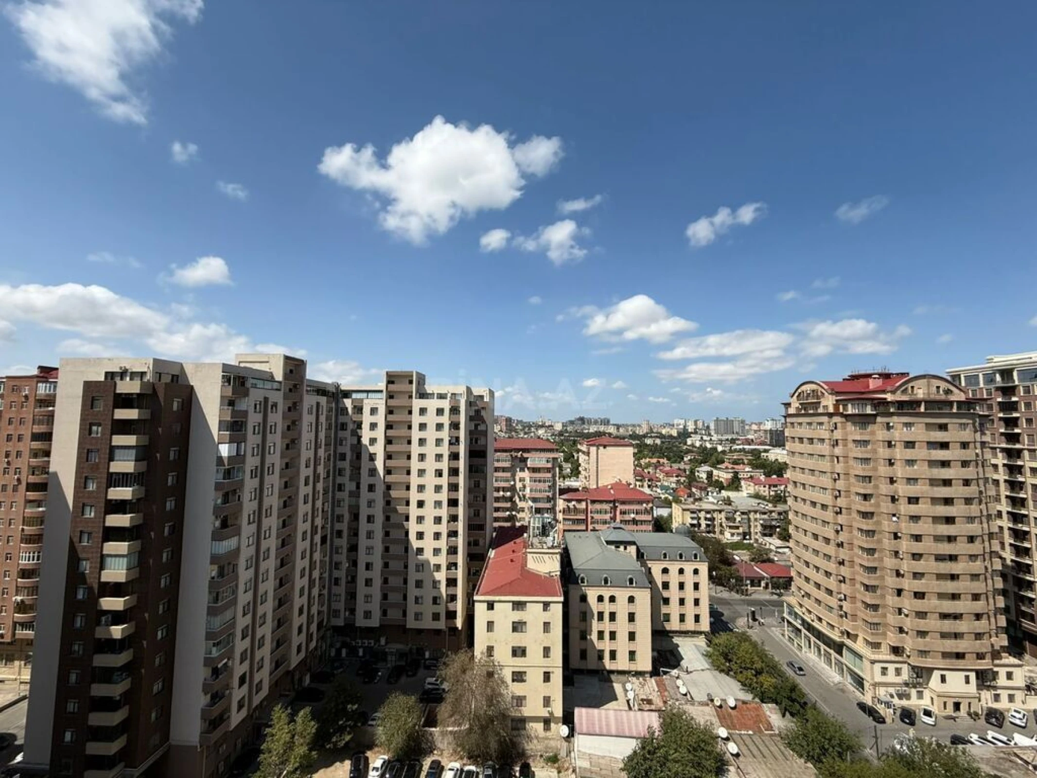 Satılır 3 otaqlı mənzil 160 m²