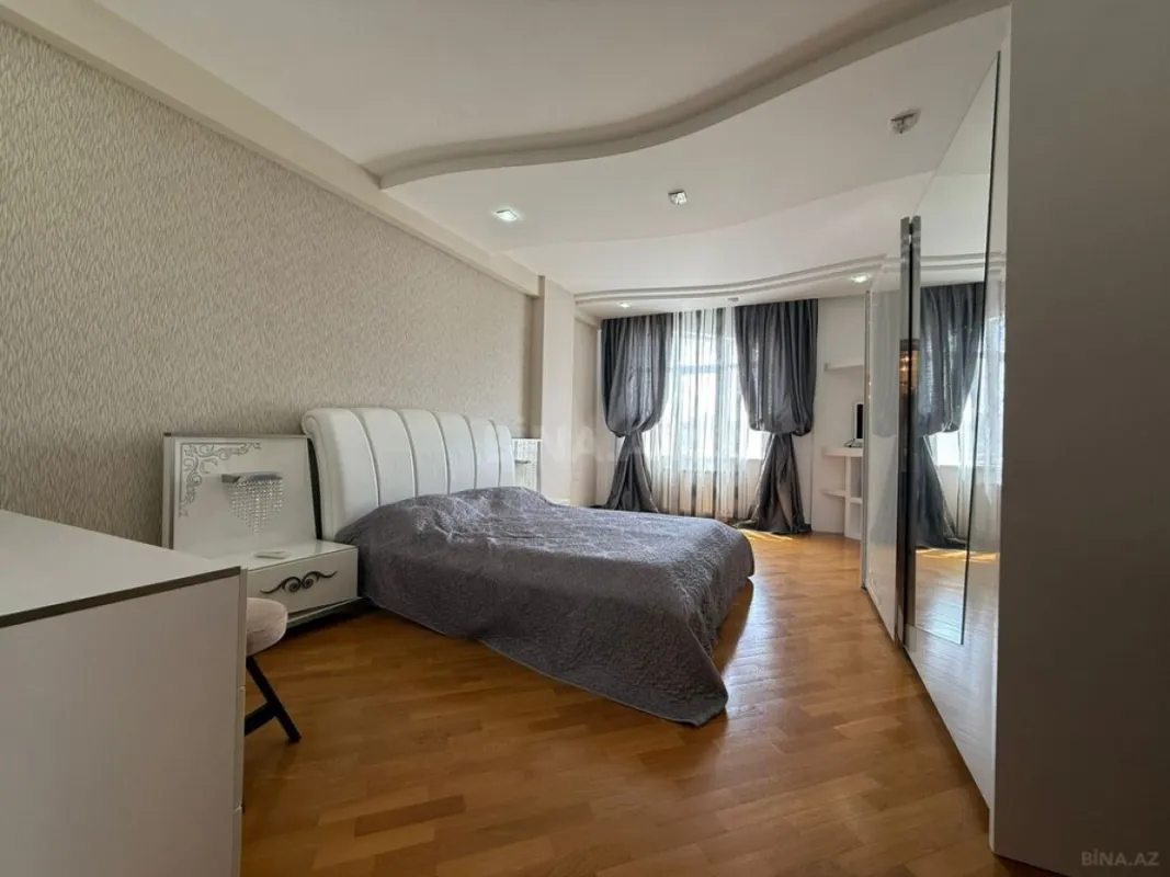 Satılır 3 otaqlı mənzil 160 m²