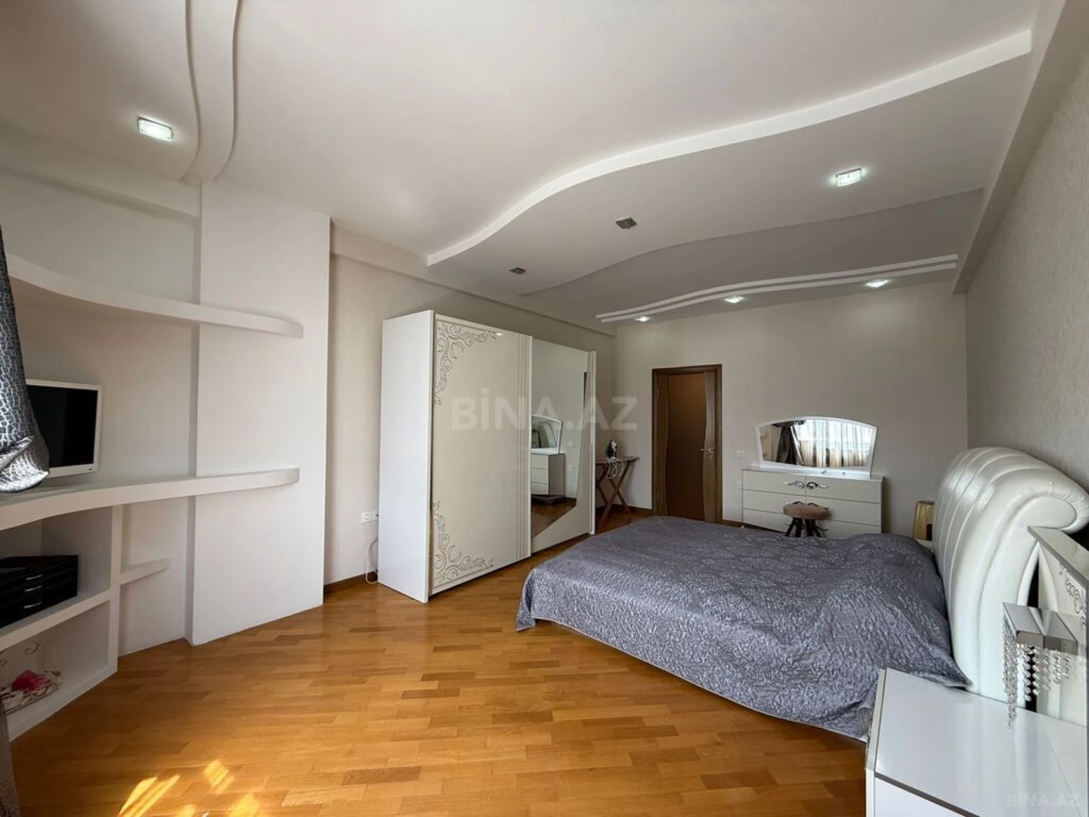 Satılır 3 otaqlı mənzil 160 m²