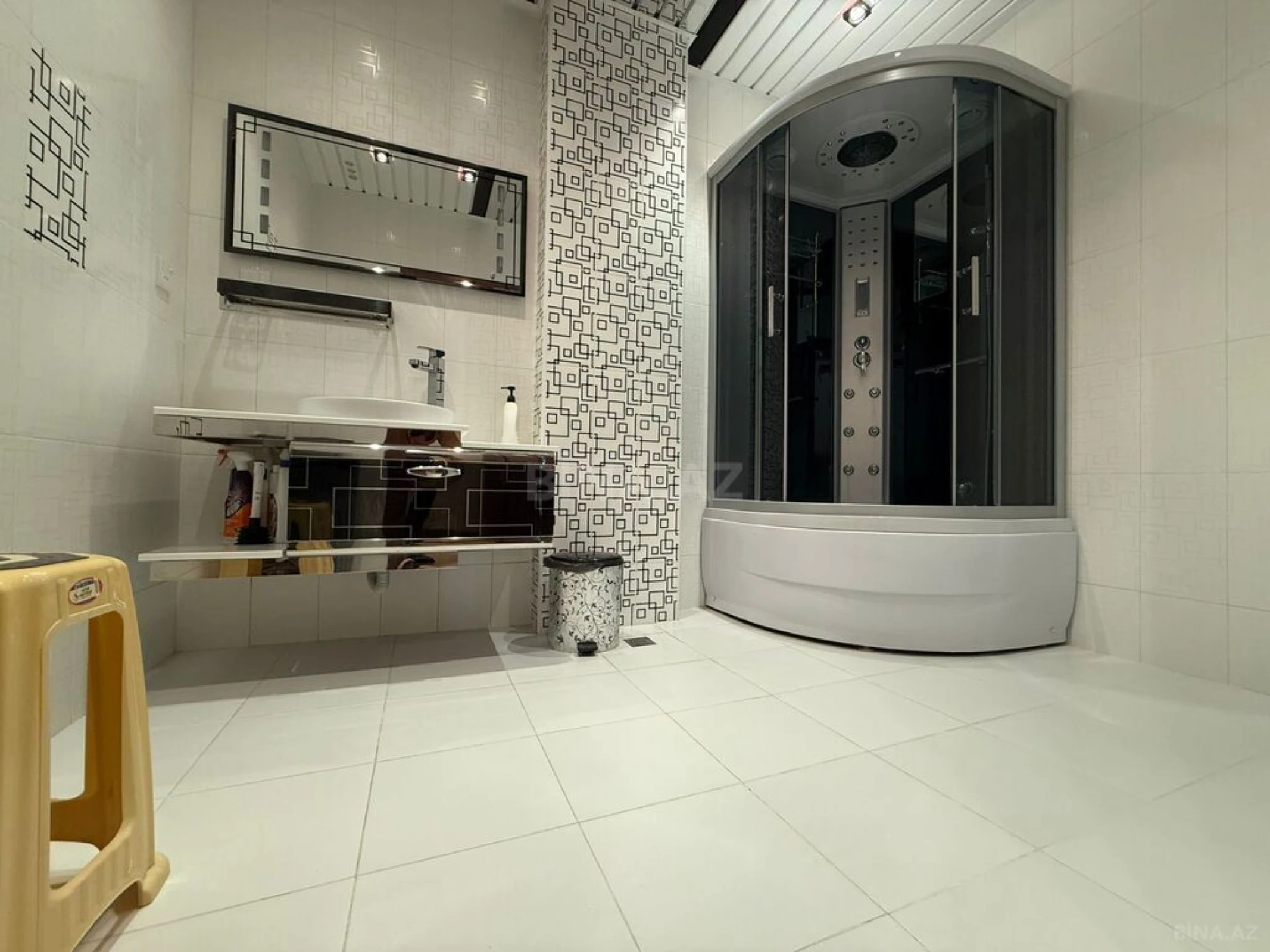 Satılır 3 otaqlı mənzil 160 m²