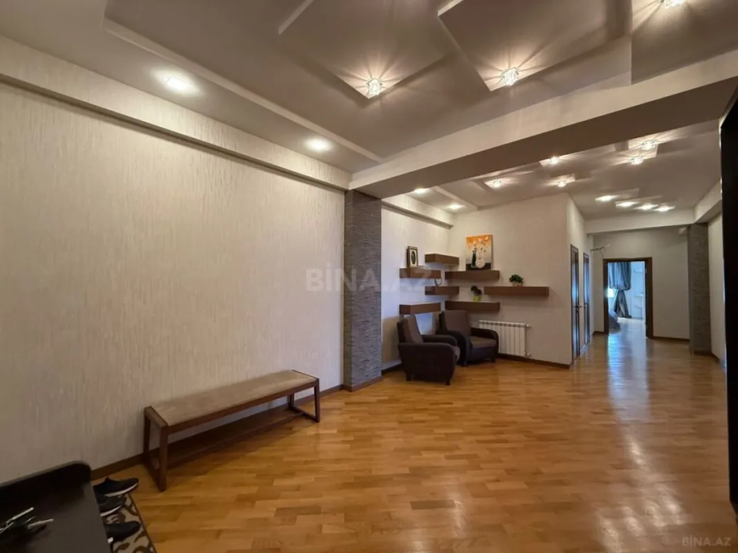 Satılır 3 otaqlı mənzil 160 m²