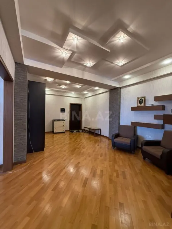 Satılır 3 otaqlı mənzil 160 m²