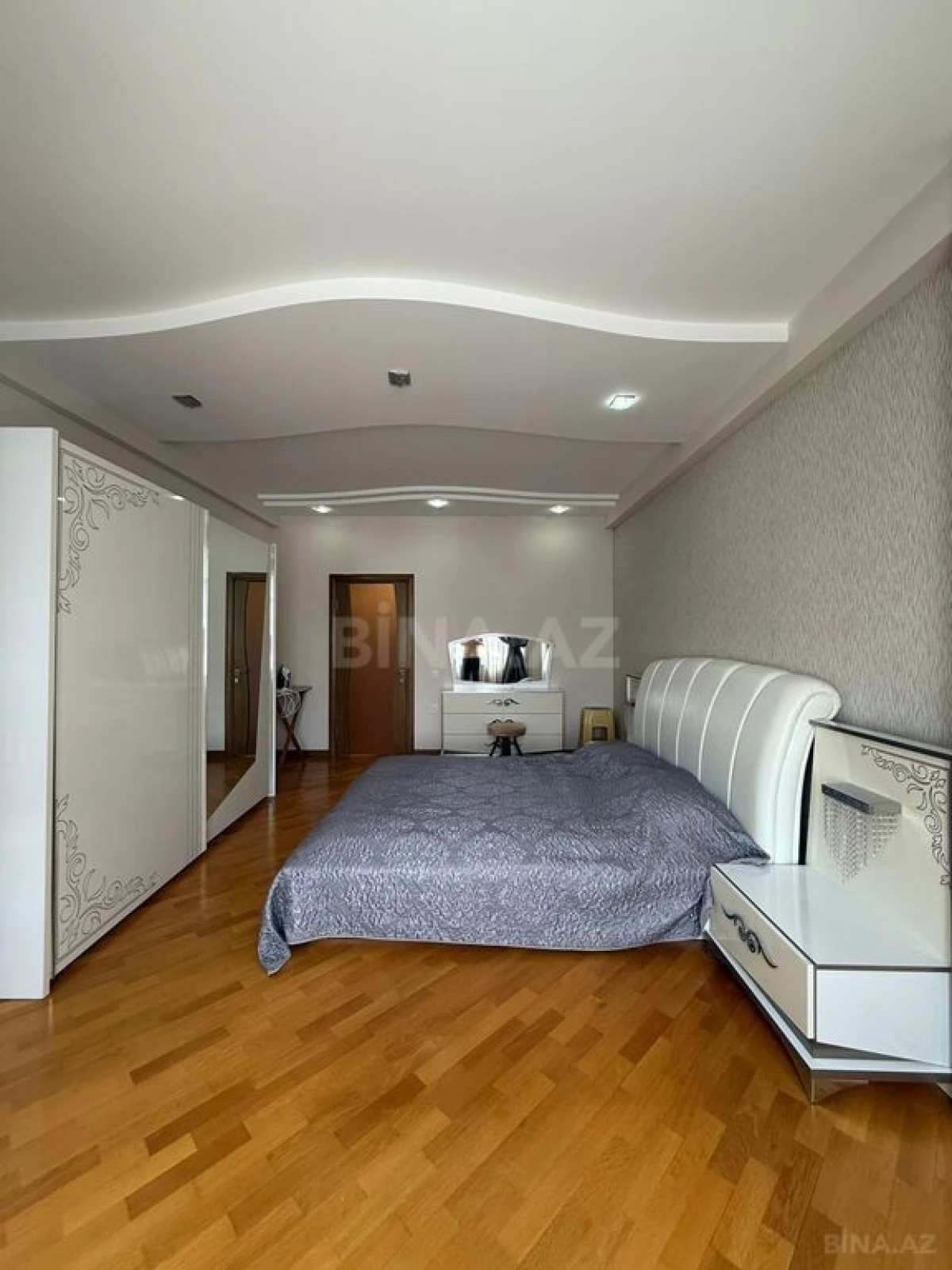 Satılır 3 otaqlı mənzil 160 m²