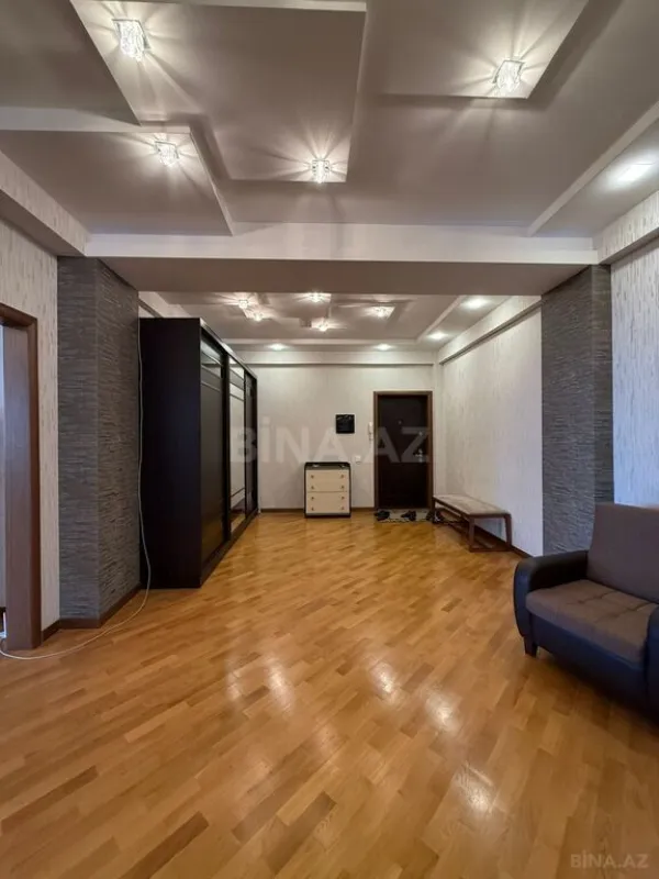 Satılır 3 otaqlı mənzil 160 m²