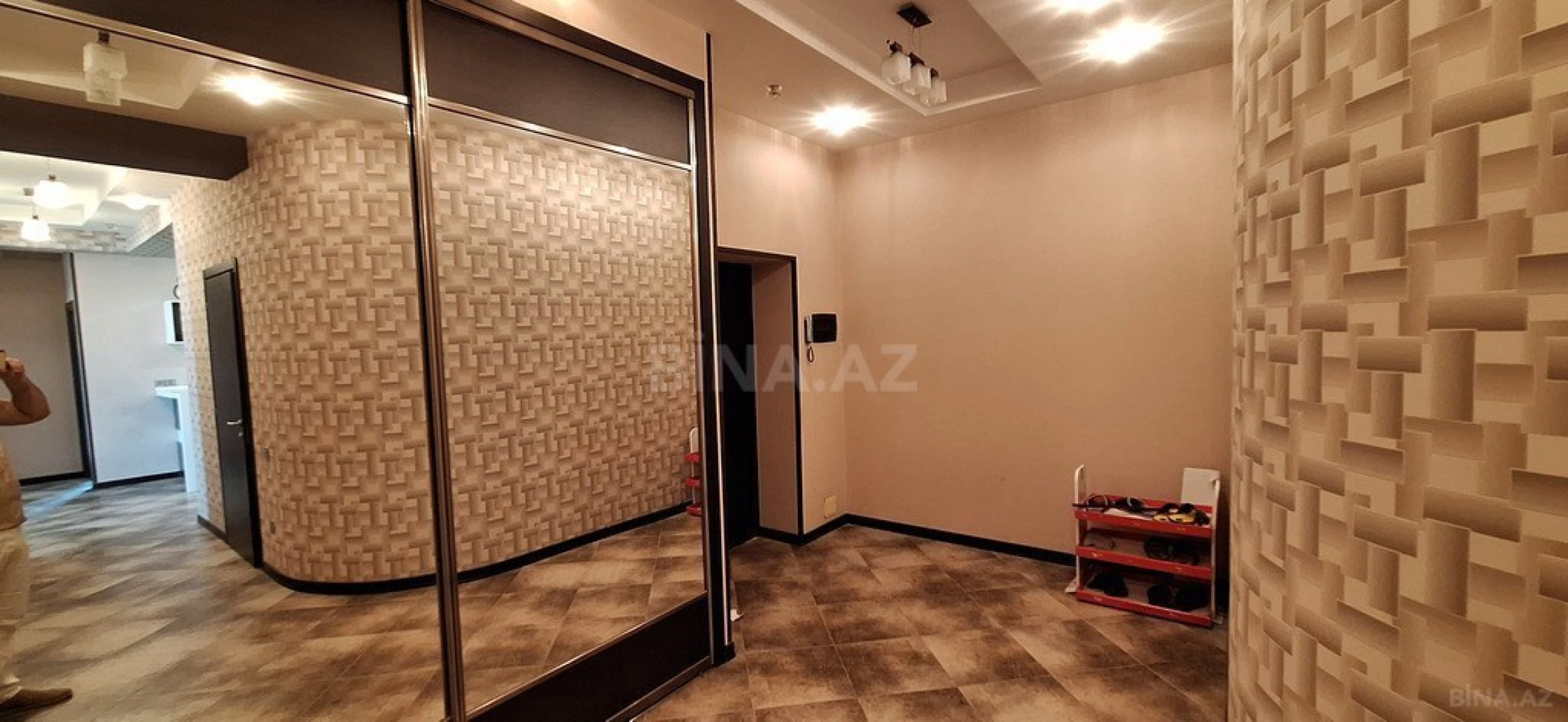 Kirayə verilir 3 otaqlı mənzil 150 m²