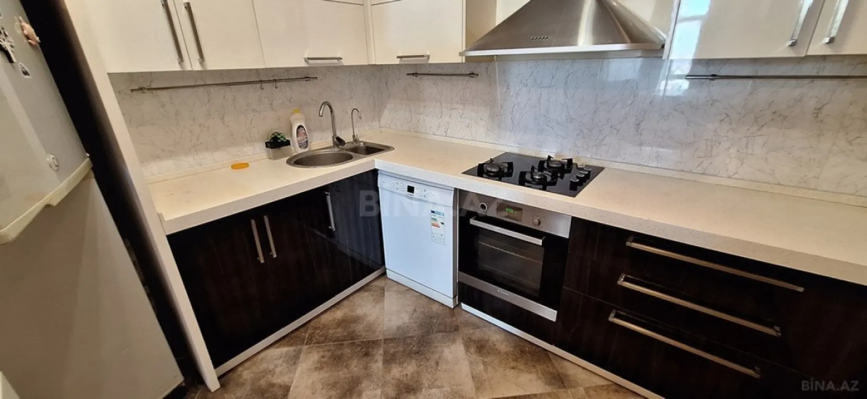 Kirayə verilir 3 otaqlı mənzil 150 m²