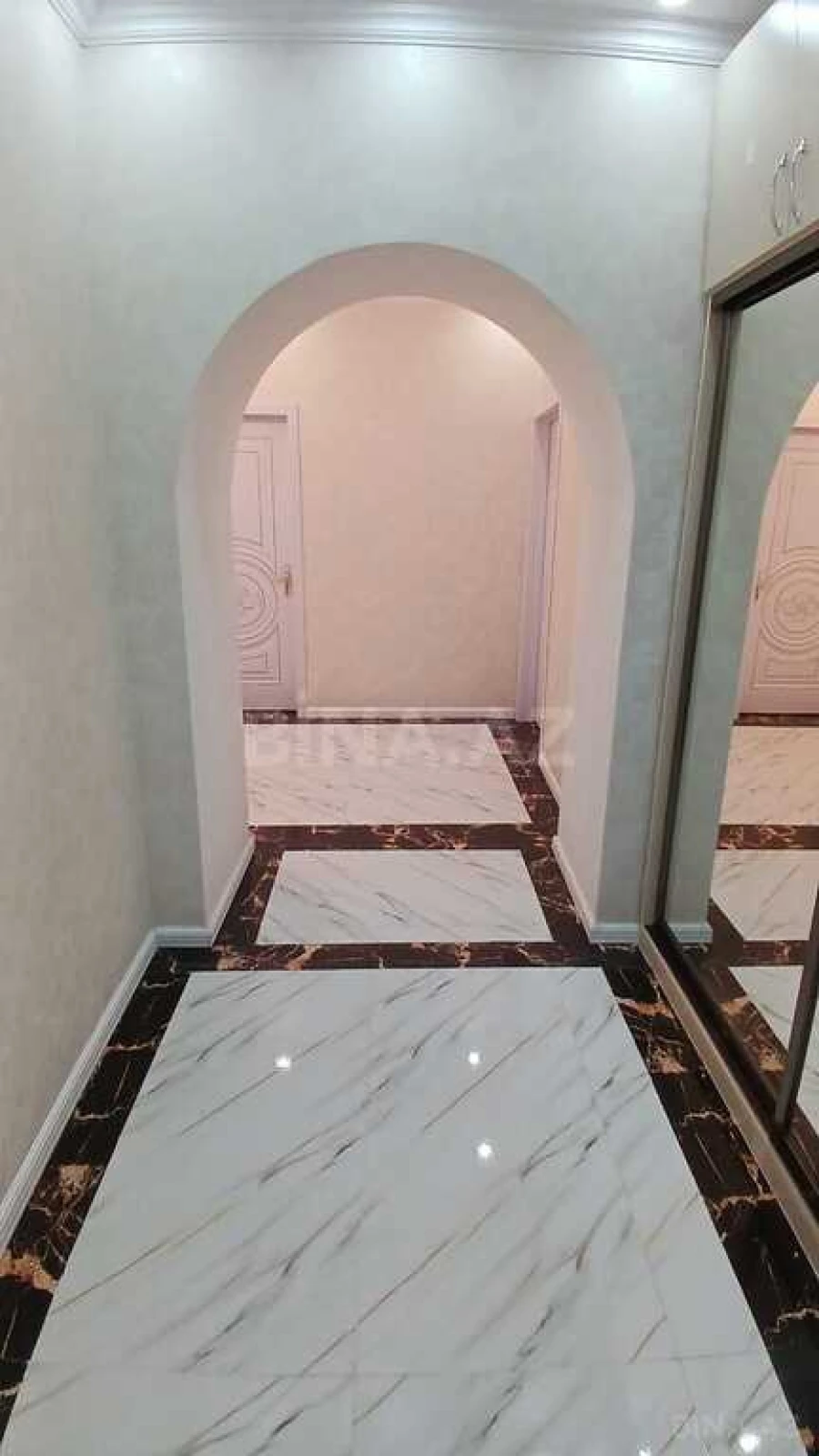 Satılır 4 otaqlı mənzil 180 m²