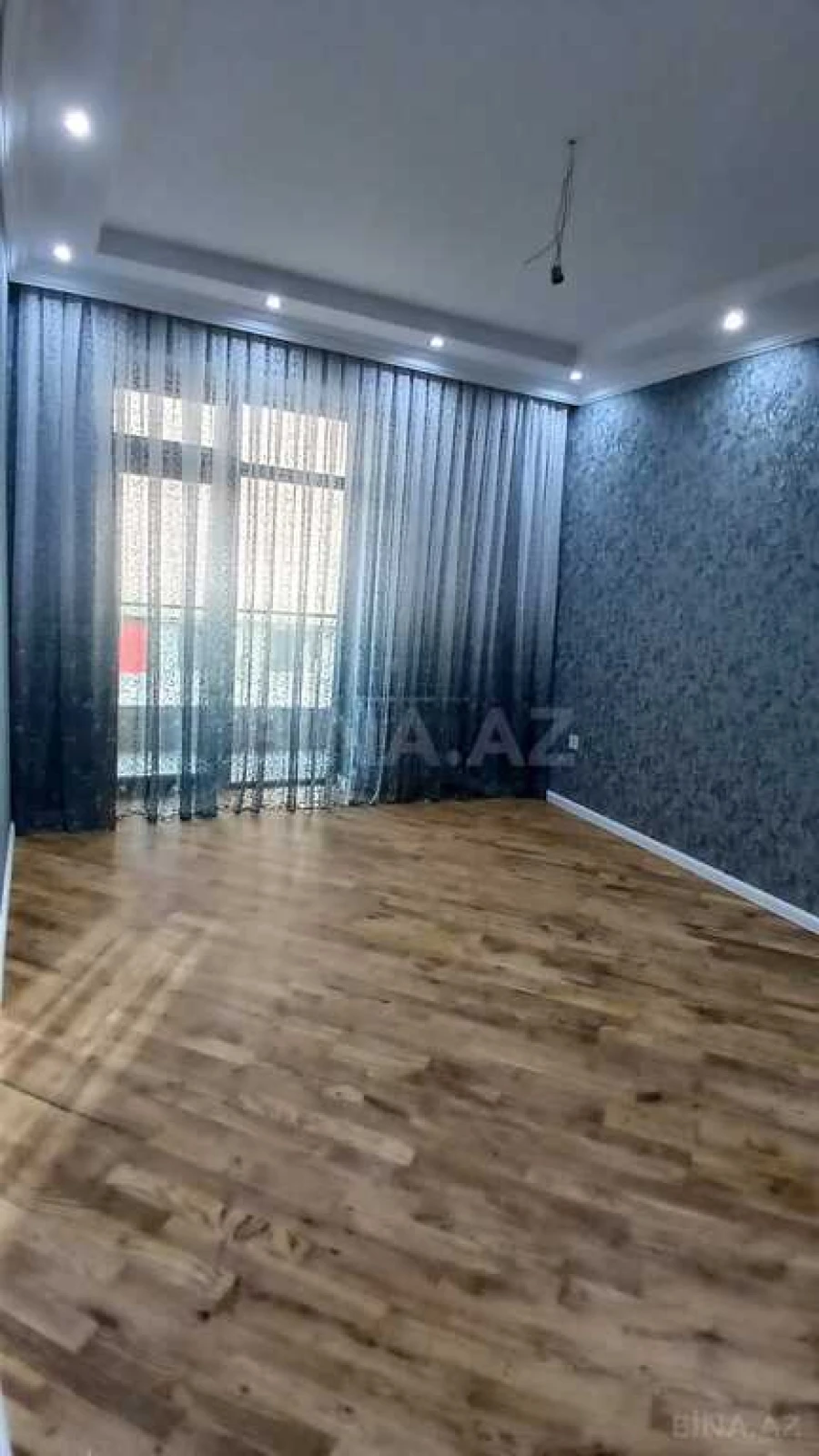 Satılır 4 otaqlı mənzil 180 m²