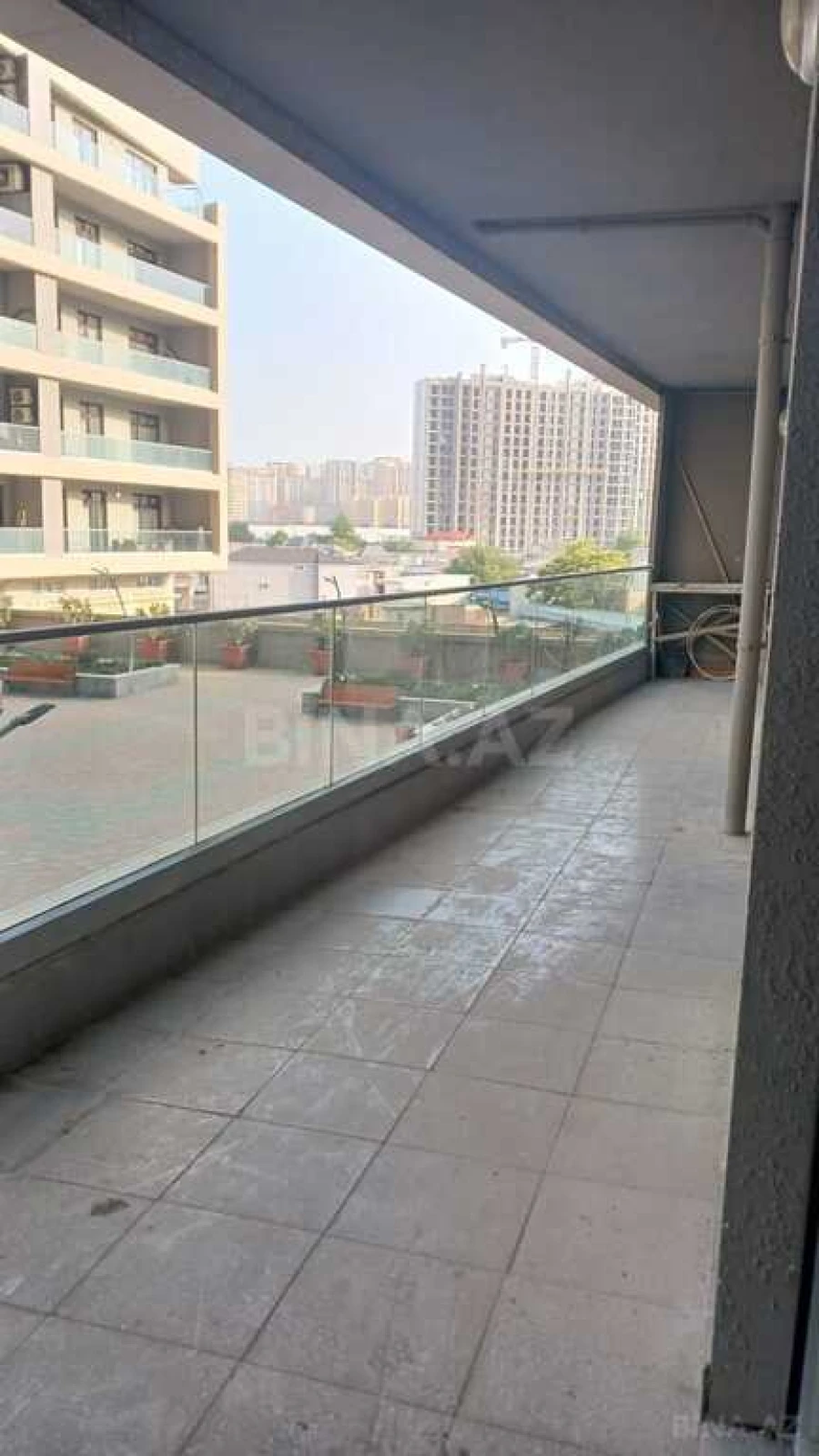 Satılır 4 otaqlı mənzil 180 m²