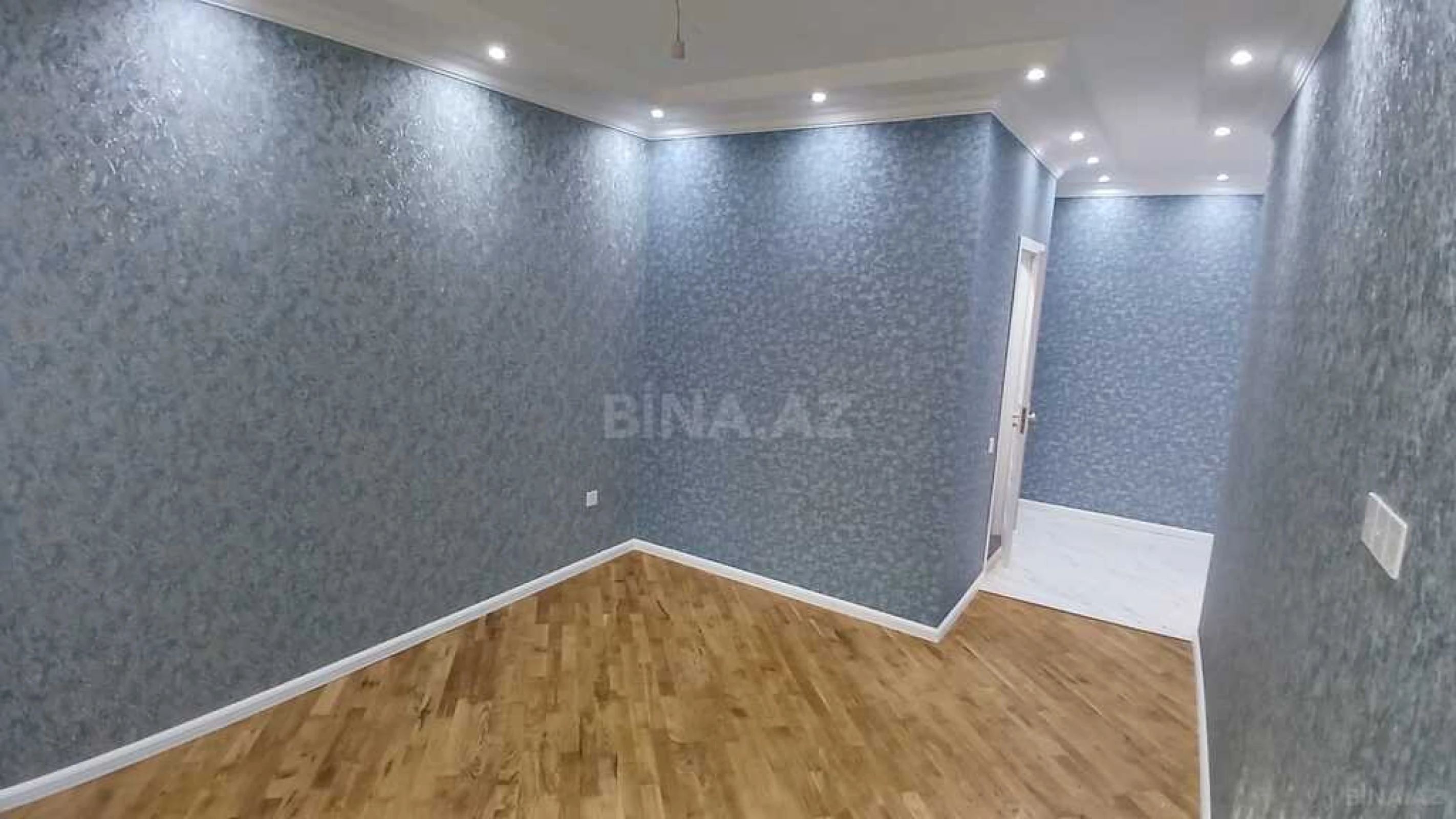 Satılır 4 otaqlı mənzil 180 m²