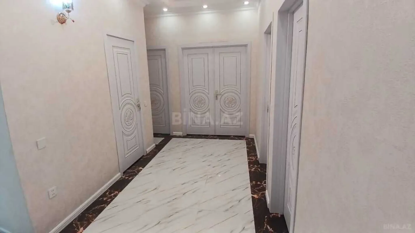 Satılır 4 otaqlı mənzil 180 m²