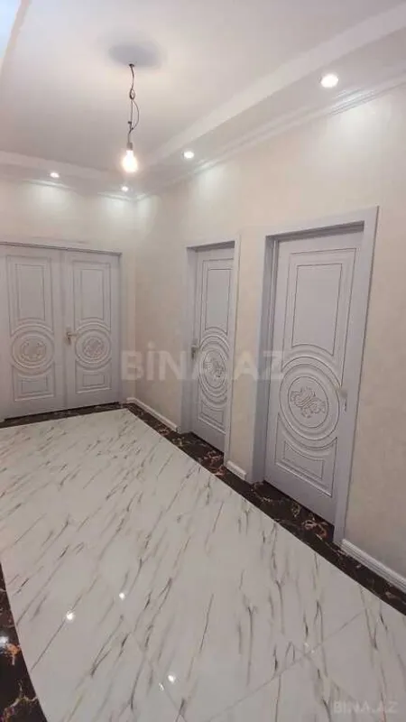 Satılır 4 otaqlı mənzil 180 m²
