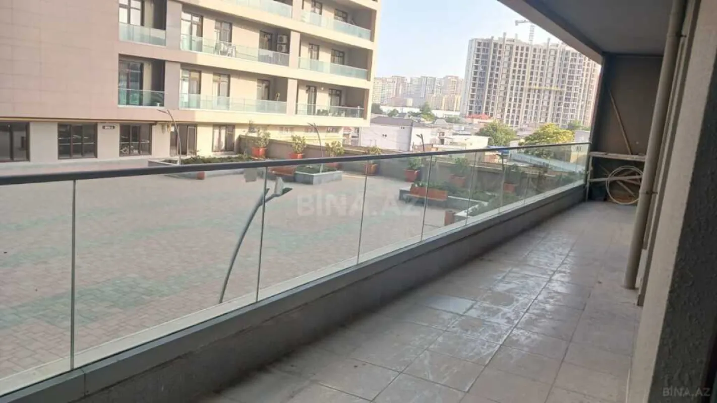 Satılır 4 otaqlı mənzil 180 m²