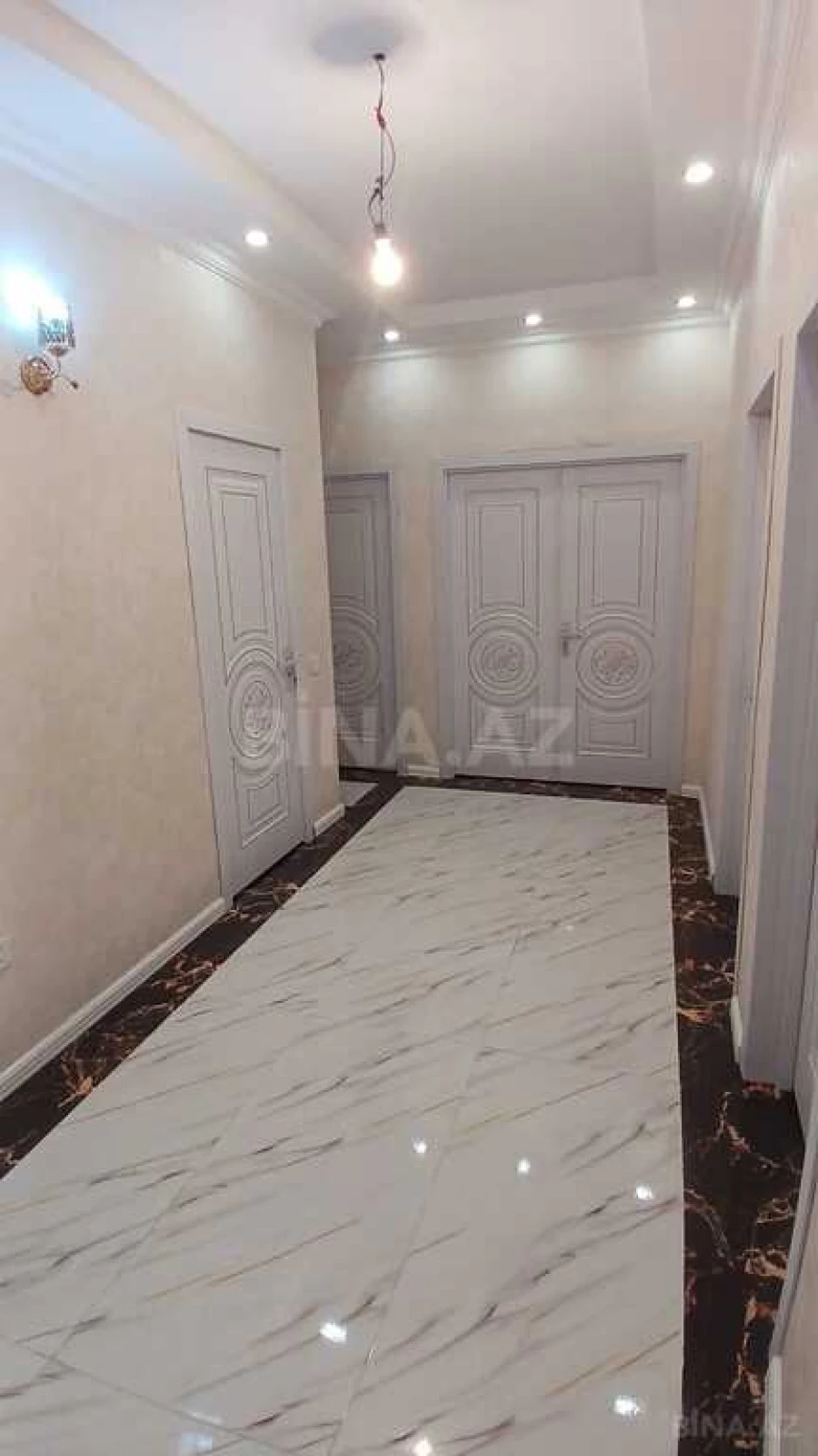 Satılır 4 otaqlı mənzil 180 m²