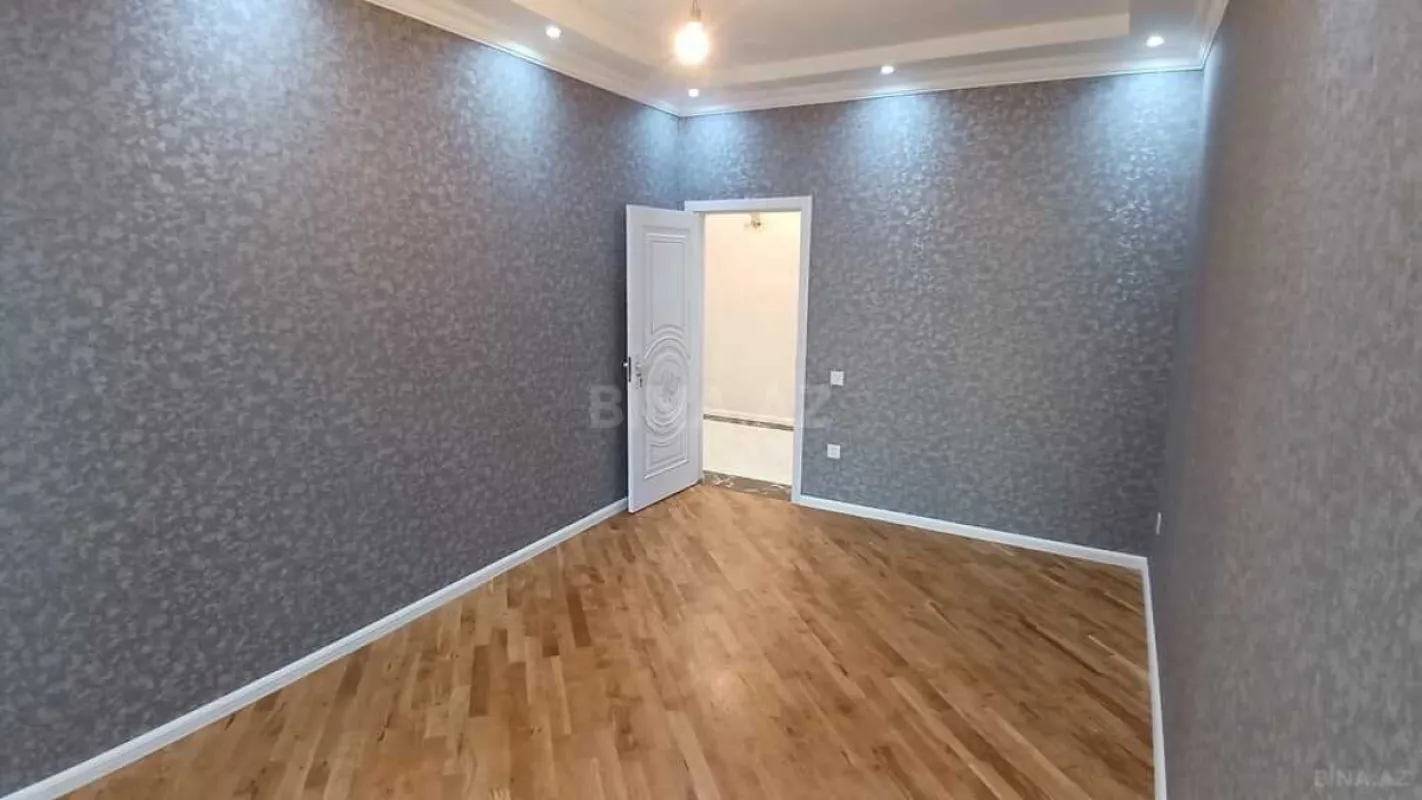 Satılır 4 otaqlı mənzil 180 m²