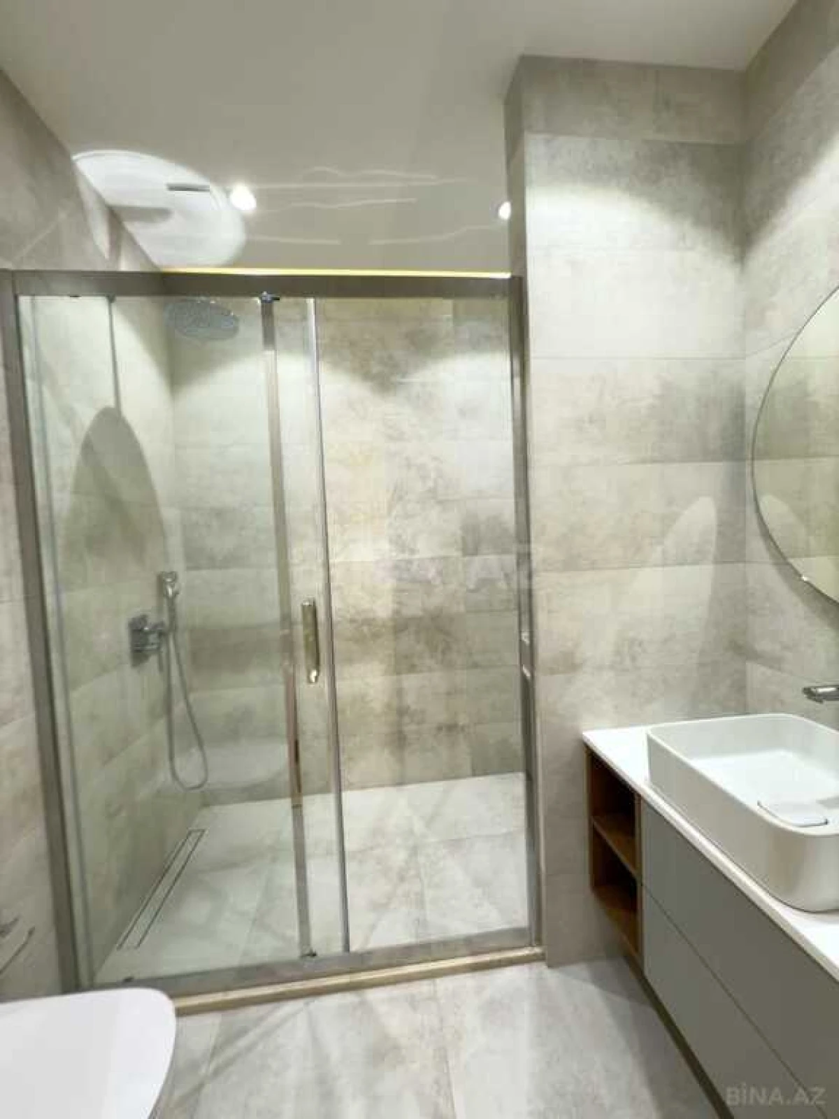Satılır 3 otaqlı mənzil 137 m²
