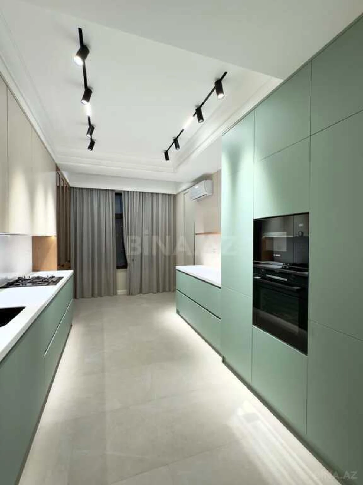 Satılır 3 otaqlı mənzil 137 m²