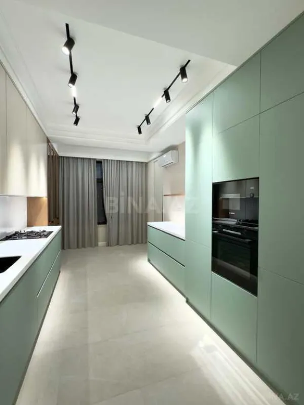 Satılır 3 otaqlı mənzil 137 m²