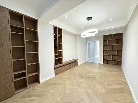 Satılır 3 otaqlı mənzil 137 m²