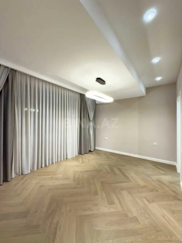 Satılır 3 otaqlı mənzil 137 m²