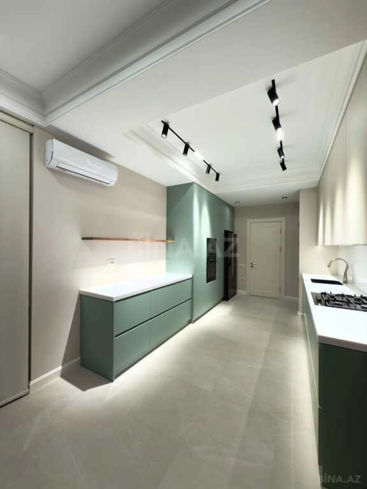 Satılır 3 otaqlı mənzil 137 m²