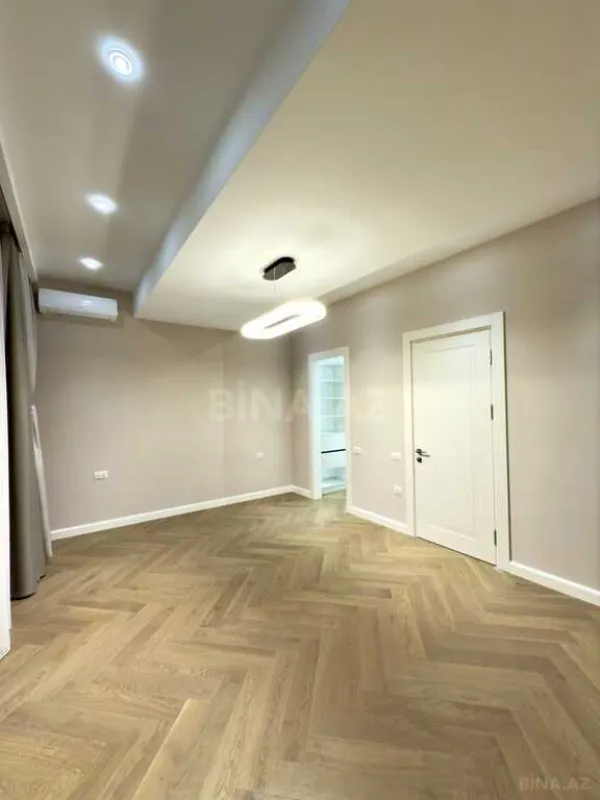 Satılır 3 otaqlı mənzil 137 m²