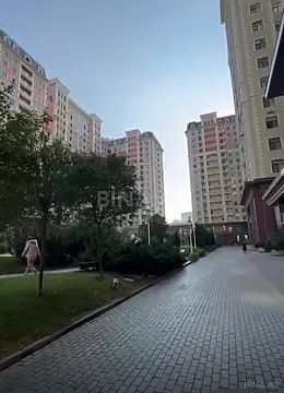 Satılır 4 otaqlı mənzil 140 m²