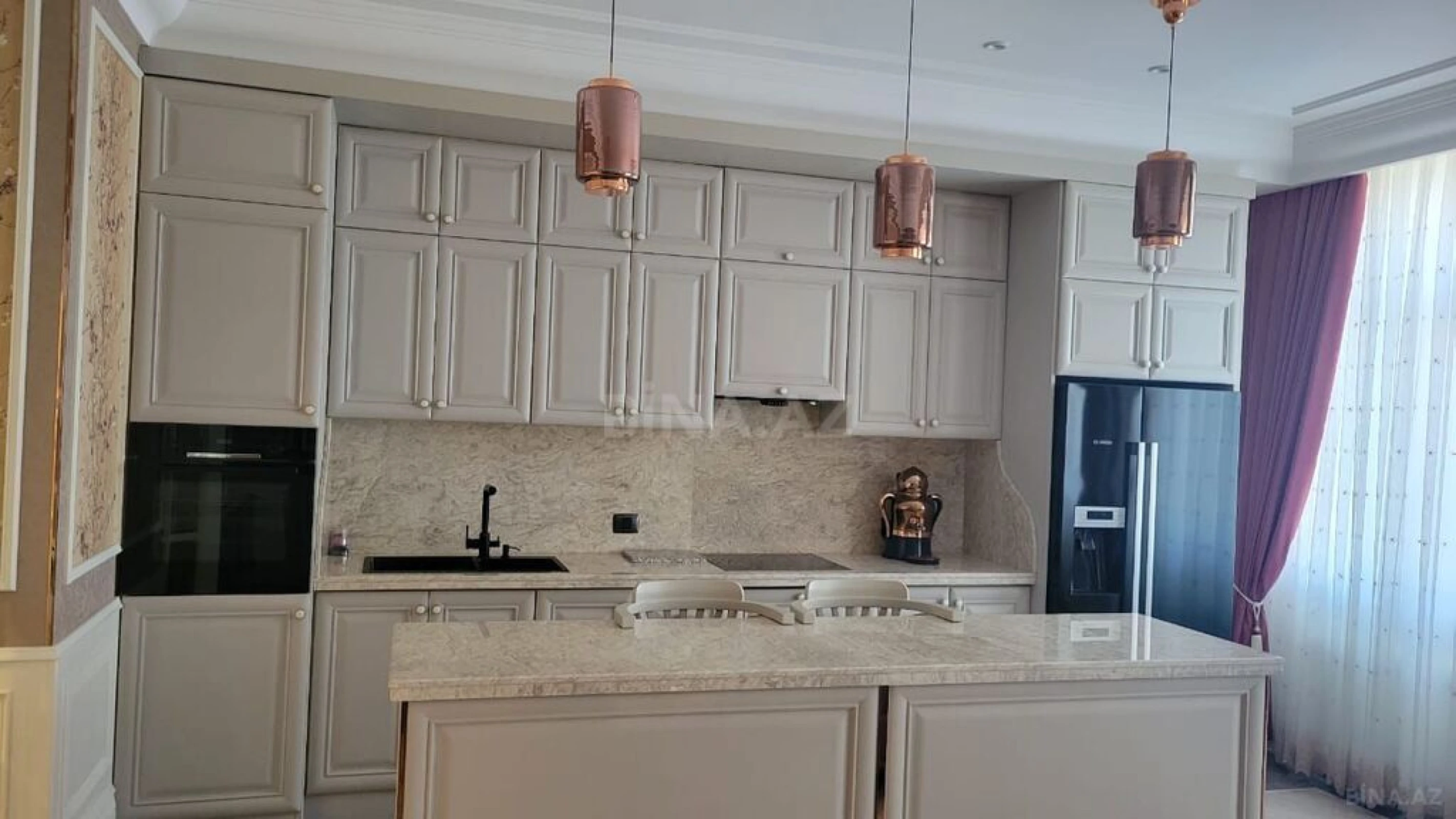 Satılır 4 otaqlı mənzil 140 m²