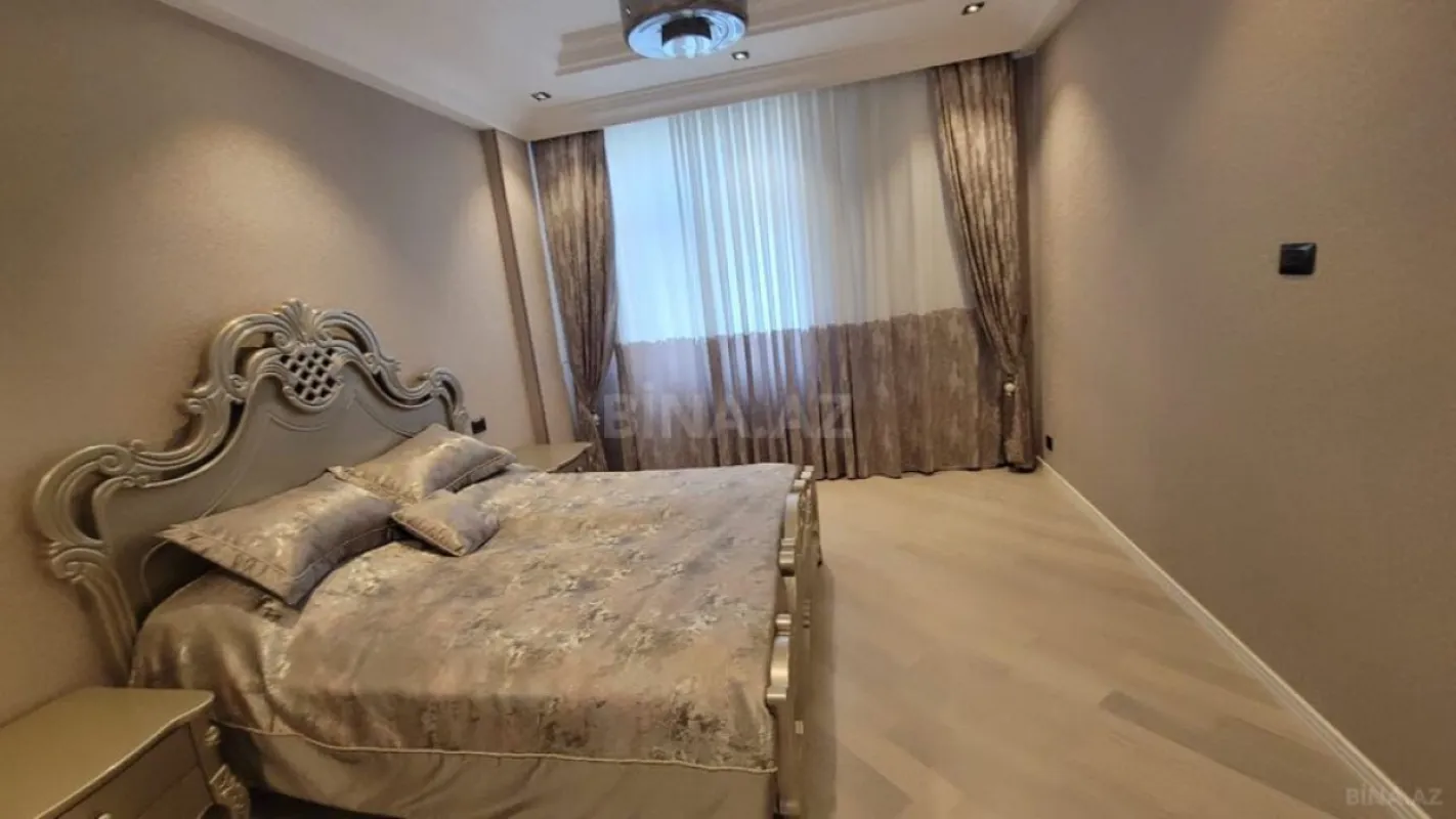 Satılır 4 otaqlı mənzil 140 m²