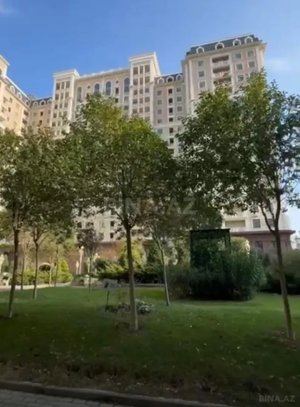 Satılır 4 otaqlı mənzil 140 m²