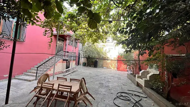Satılır 6 otaqlı həyət evi 450 m²